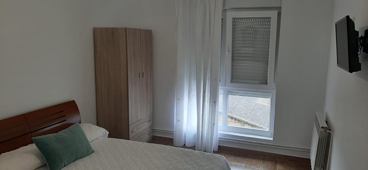 Alojamiento Casa León Santoña Exterior foto